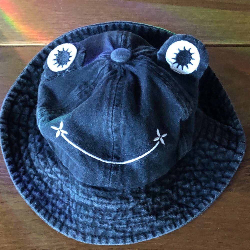 Black Frog Face Bucket Hat